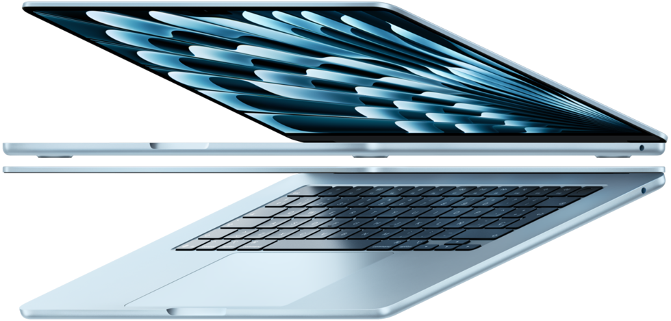 Dos portátiles MacBook Air en azul cielo abiertos que forman la figura de una flecha para resaltar su diseño fino