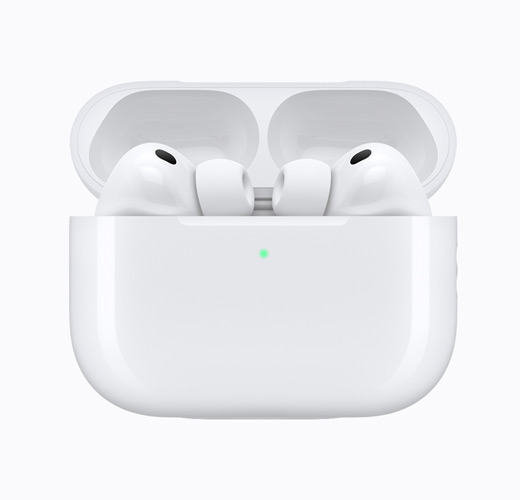 AirPods Pro 3 in einem geöffneten weissen Ladecase