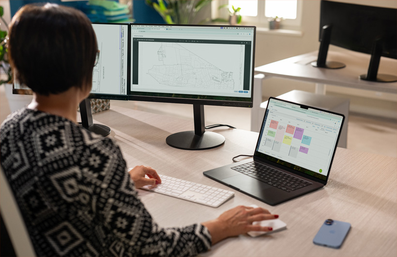 Met de Magic Trackpad kunnen teams met eenvoudige gebaren inzoomen op documenten of deze draaien.