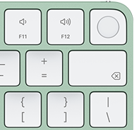 Zöld Magic Keyboard jobb felső sarka a Touch ID-val, a Delete billentyűvel és a hangerő-szabályozó funkcióbillentyűkkel