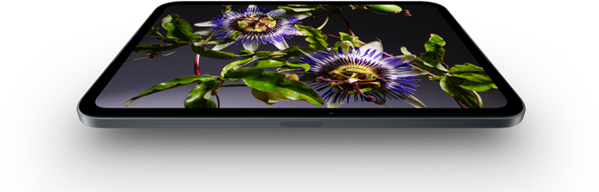 iPad mini, 8,5 hüvelykes OLED-kijelző, ragyogó és mély fekete színek, a képen egy kalapot és zakót viselő ember