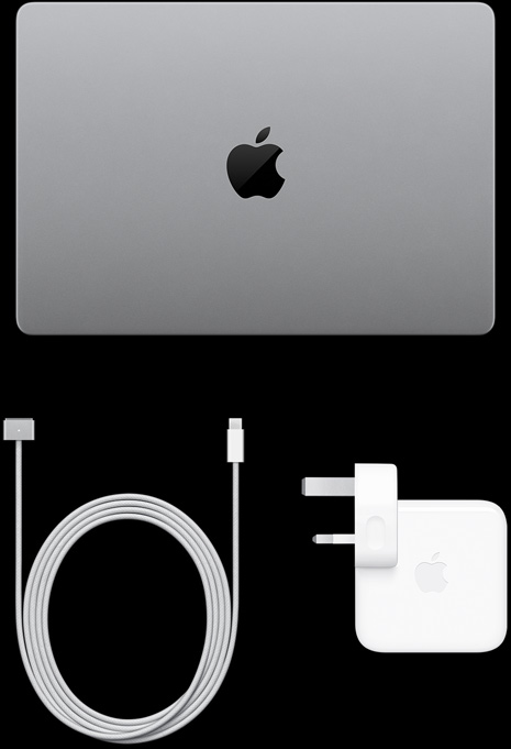 جهاز MacBook&nbsp;Pro مع شاشة PROLED&nbsp;XDR، لون فضي، الجانب العلوي، مغلق، كابل شحن&nbsp;USB‑C ومحول طاقة