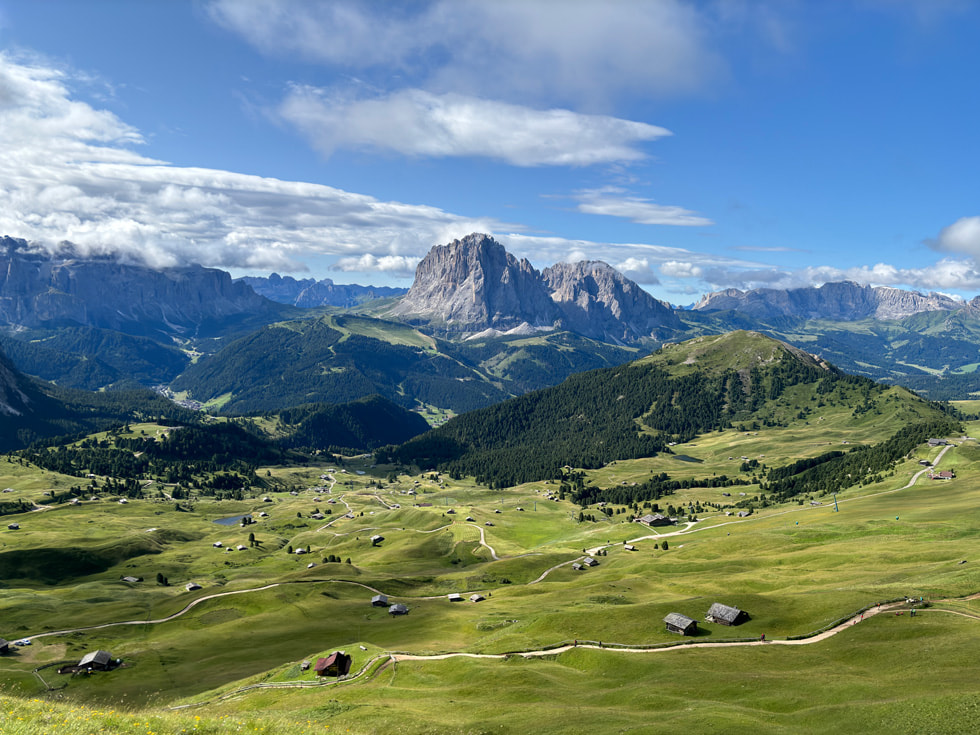 A photo taken on iPhone 15 shows a mountain landscape.