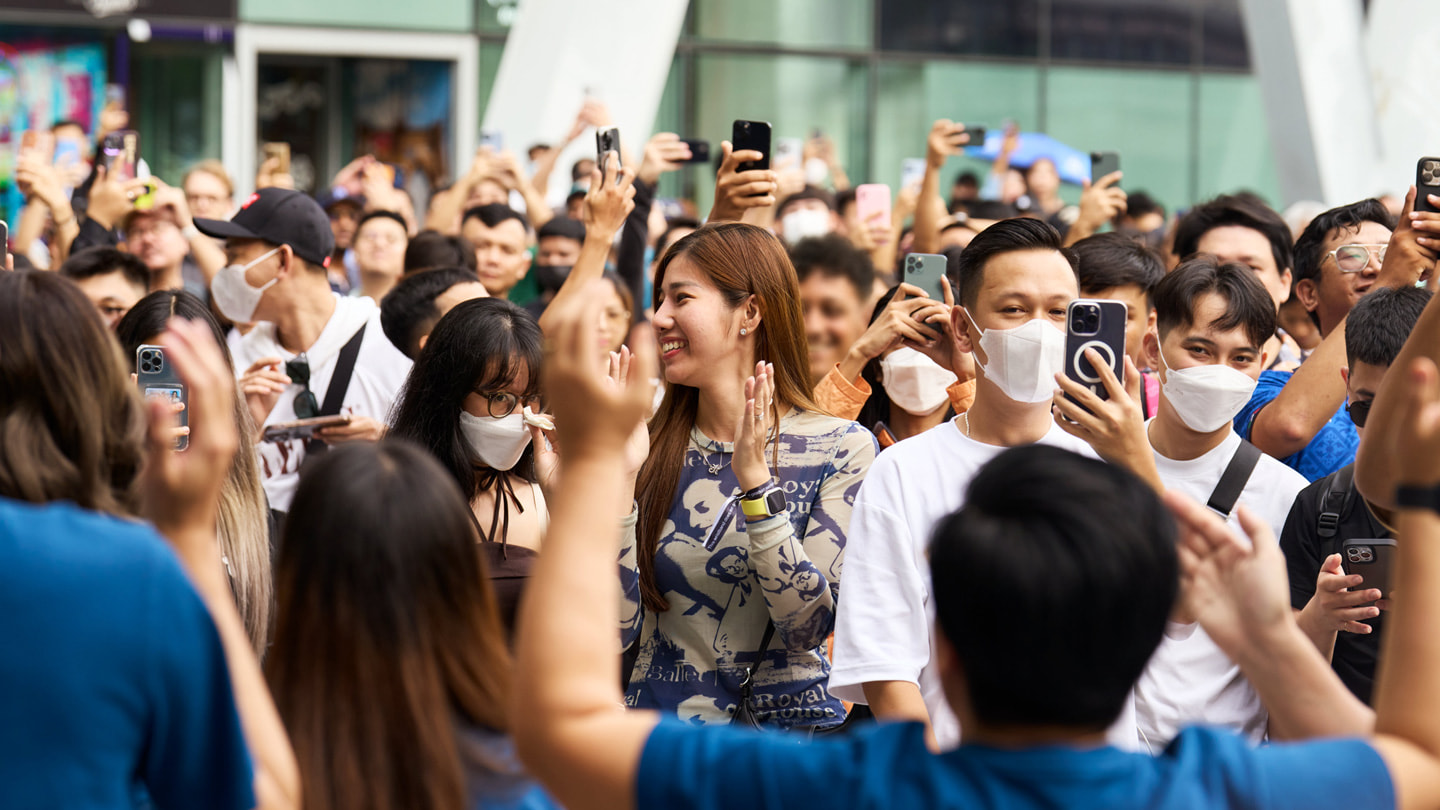 The crowd outside Apple Central World in Bangkok.