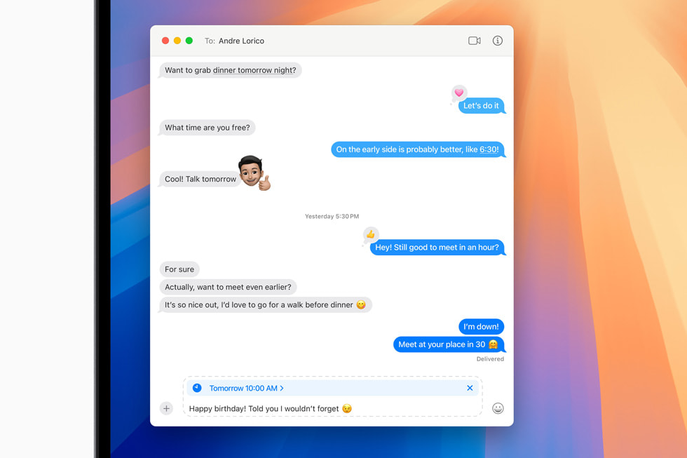 Una conversación en Mensajes muestra la funcionalidad de envío más tarde.