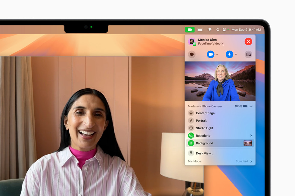 Una sesión de FaceTime con un fondo seleccionado en macOS Sequoia.