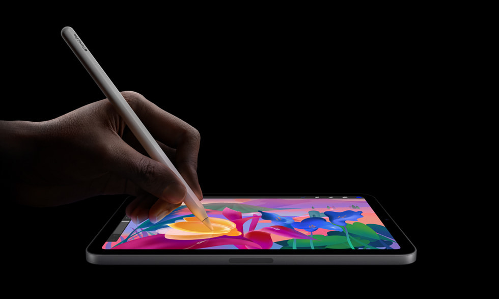 Apple Pencil Pro tegner på den nye iPad mini i Procreate.