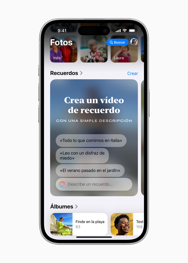 Un iPhone 16 muestra una pantalla de Recuerdos con una instrucción para crear un vídeo de recuerdos a partir de una simple descripción.