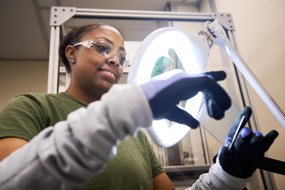 A worker examines a piece of glass at Corning’s Harrodsburg, Kentucky, facility.