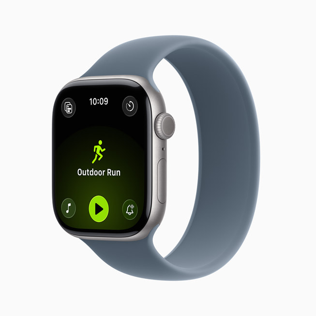 A user’s Apple Watch Series 11 shows their Outdoor Run.