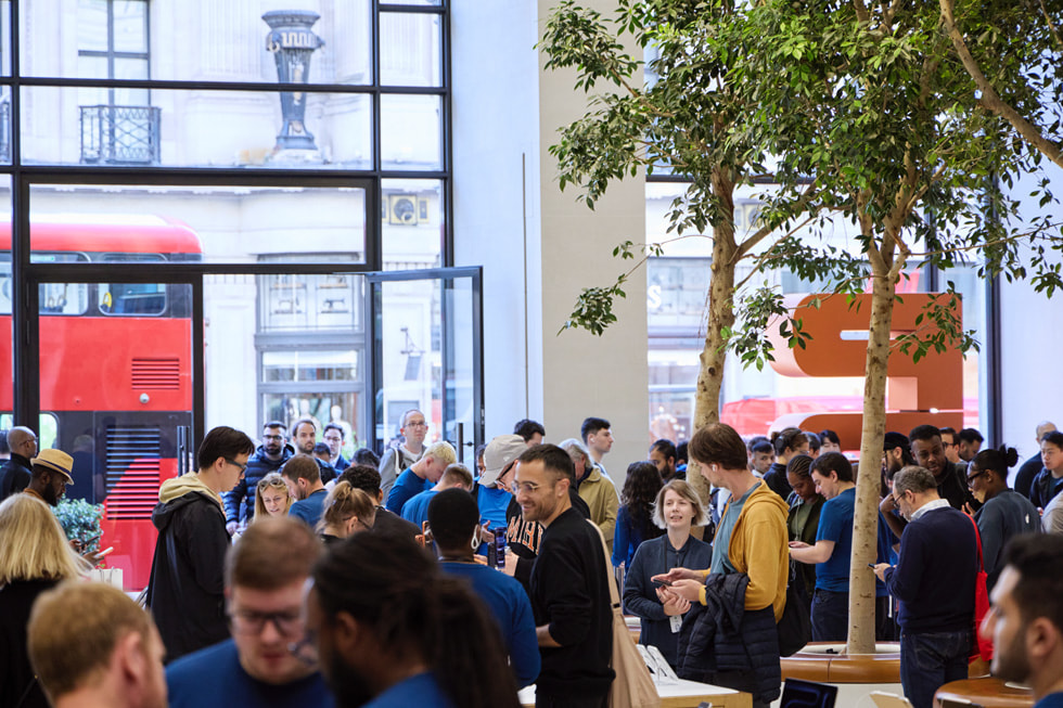 Customers pack Apple Regent Street in London for the availability of the iPhone 17 lineup, iPhone Air, Apple Watch Series 11, and the new AirPods Pro 3. 