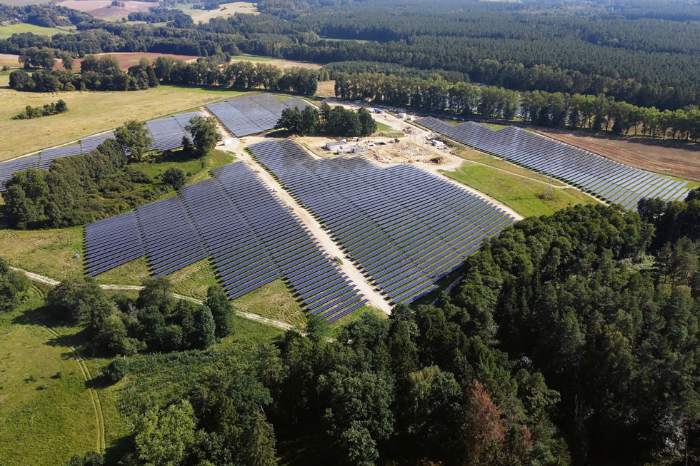 Letecký pohled na Applem založený provoz obnovitelných zdrojů energie v Polsku
