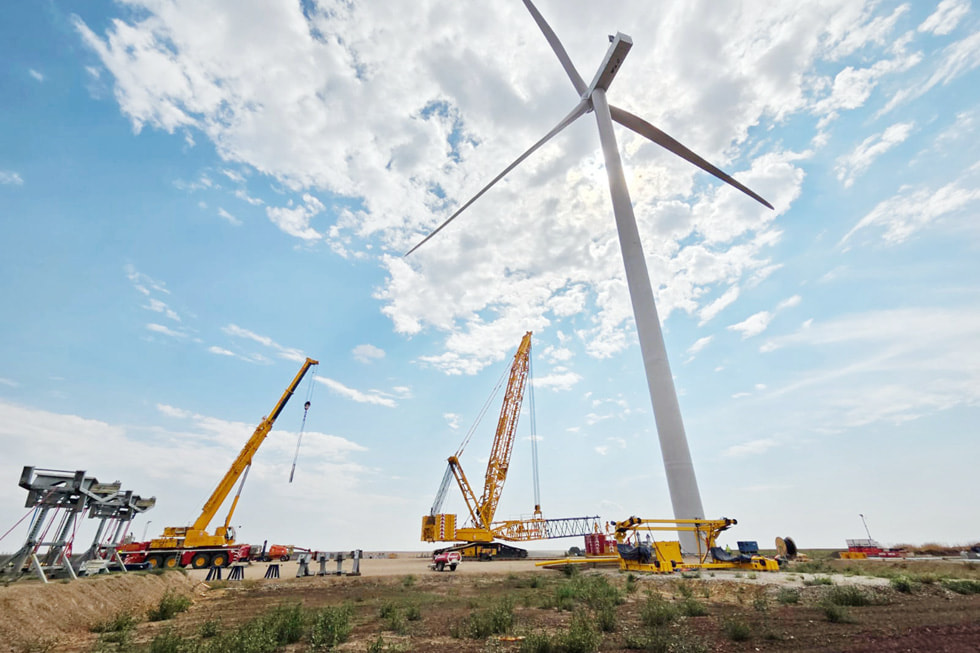 Letecký pohled na Applem založený provoz obnovitelných zdrojů energie v Rumunsku