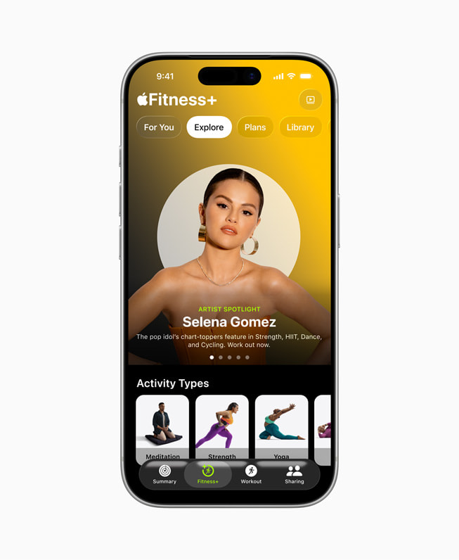 Artist Spotlight-økten med Selena Gomez i Apple Fitness+ vises på en iPhone 17 Pro.