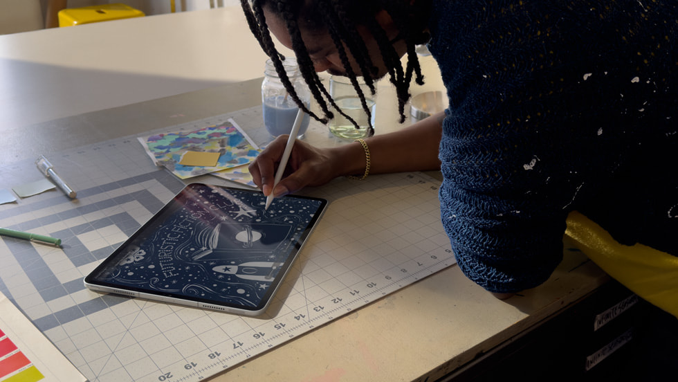 A person drawing in the Pixelmator Pro app on their iPad Pro.