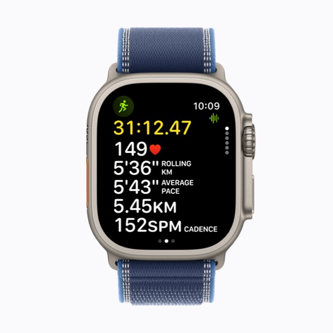 Apple Watch shows advanced metrics, including rolling KM, average pace, and cadence.