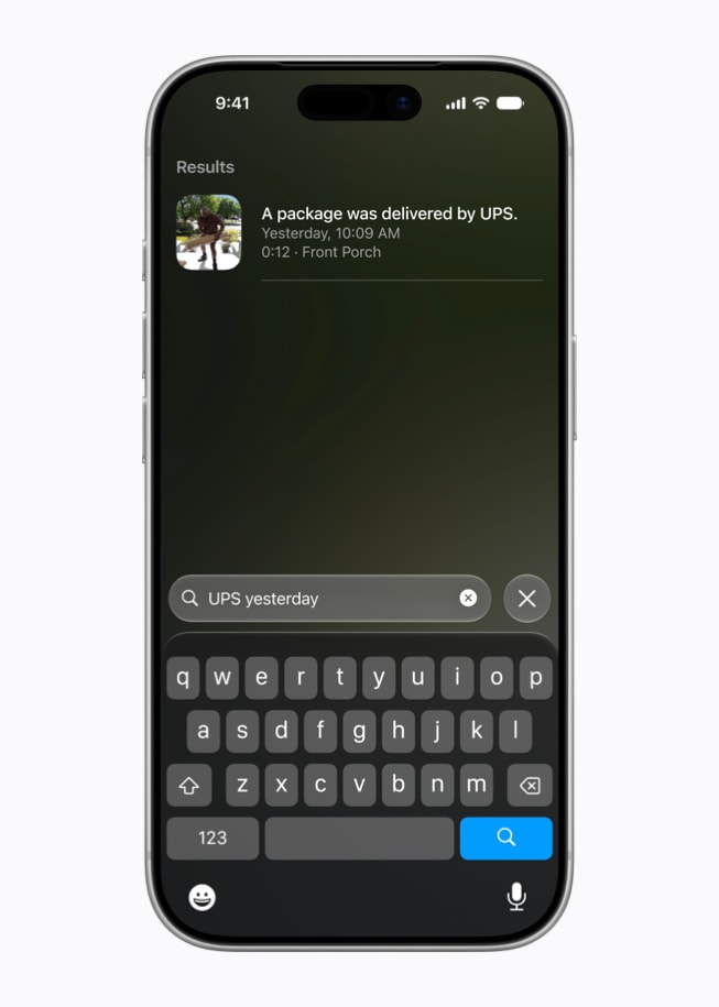 Ein iPhone 17 Pro Display, auf dem die Benutzeroberfläche der Suche innerhalb der Home App angezeigt wird; die Tastatur ist eingeblendet.