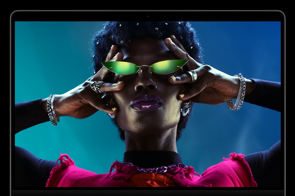 Se muestra la pantalla Liquid Retina XDR de la MacBook Pro de 14 pulgadas con M6.