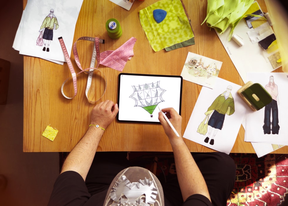 Bünyamin Aydın is pictured from above working on a hot-air balloon design on iPad Pro.