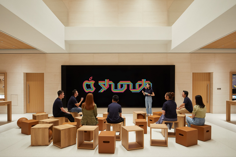 The double-height atrium at Apple Marunouchi.