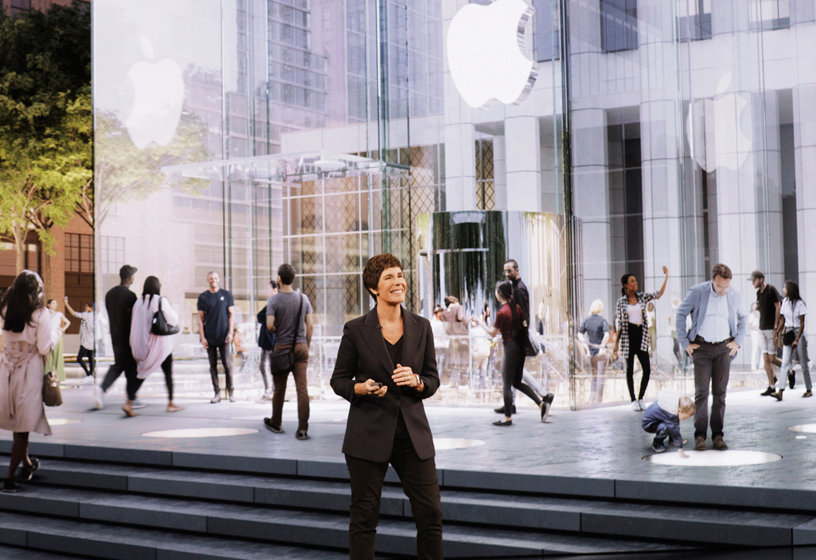 Deidre O’Brien på scenen i Steve Jobs Theater