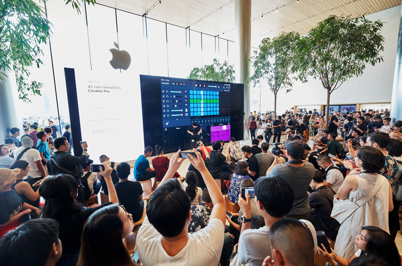 Crowds inside Apple Iconsiam.
