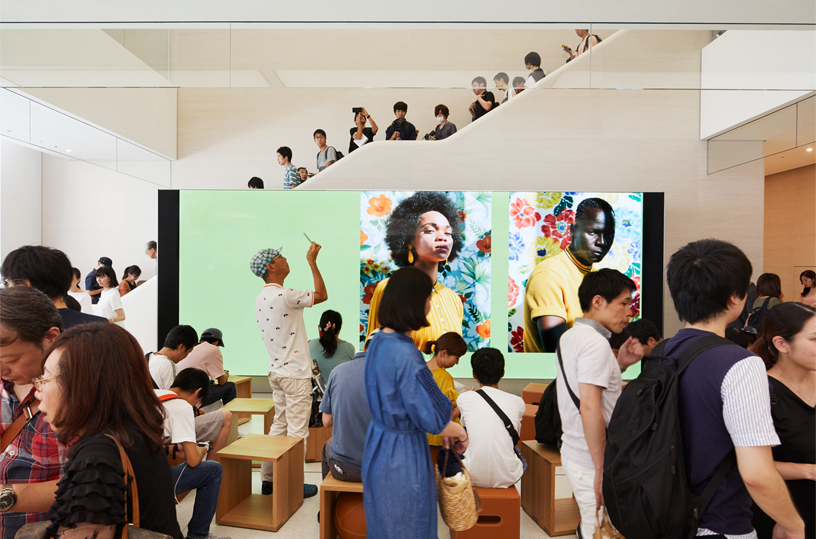 Customers in the atrium and along the staircase at Apple Kyoto.