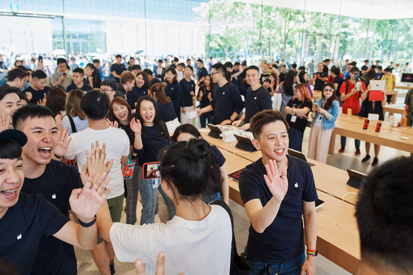 Apple Xinyi A13 team members and customers inside the store.