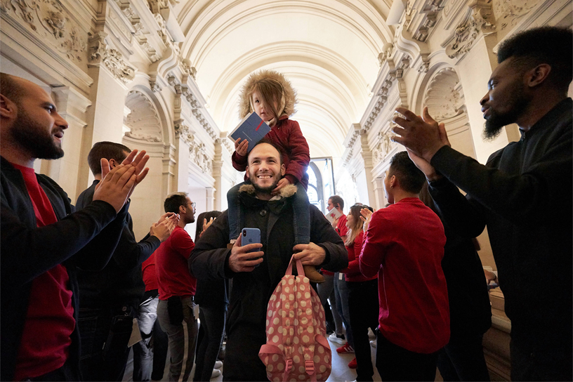 Apple team members greeting customers at Apple Champs-Élysées.