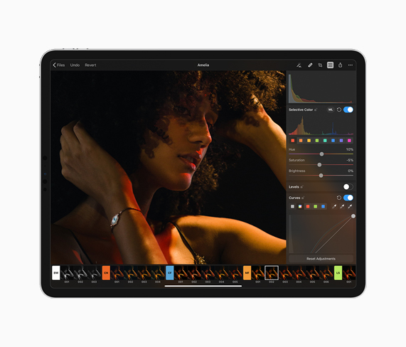 Photo editing screen in Pixelmator Pro on iPad.