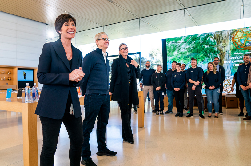 Deirdre O’Brien, Tim Cook and Angela Ahrendts greet Apple team members.