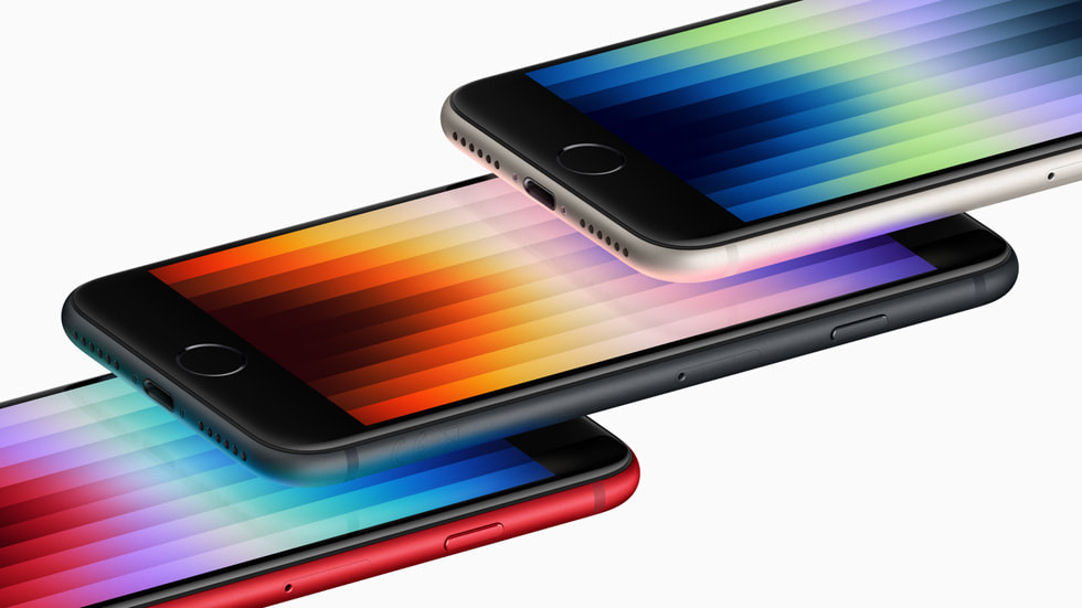 Angled shot showing the display of the new iPhone SE in (PRODUCT)RED, midnight, and starlight.