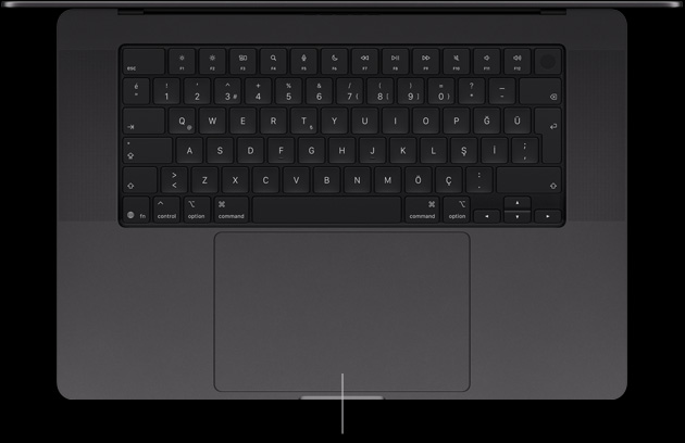 PROLED XDR Ekranlı MacBook Pro, uzay siyahı rengi, açık, klavye ve Force Touch trackpad gösteriliyor