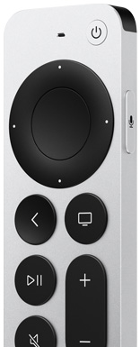 Siri Remote，展示銀色鋁金屬外殼、纖薄外型。正面外觀，展示頂部中央的麥克風、右上角的電源按鈕、圓形的點觸式觸控板，多個凸起的控制按鈕以兩列垂直排列，包括返回按鈕、暫停與播放按鈕、靜音按鈕、主畫面按鈕，以及音量調高與調低按鈕。頂部外觀，展示 IR 發射器。右側，展示頂部凸起的 Siri 按鈕、扁平機身的圓角設計