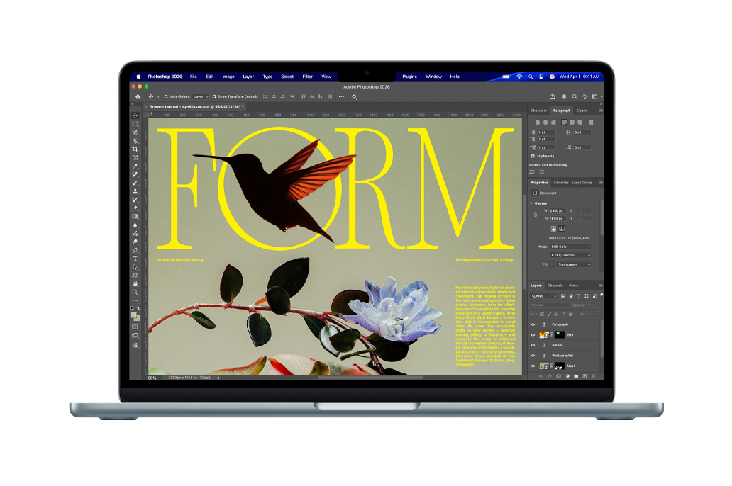 Alguien crea el diseño de la portada de una revista científica en Adobe Photoshop en la pantalla de un MacBook Air