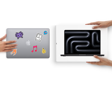 Une main pousse un MacBook couvert d’autocollants vers deux mains qui tiennent un nouveau MacBook dans son emballage